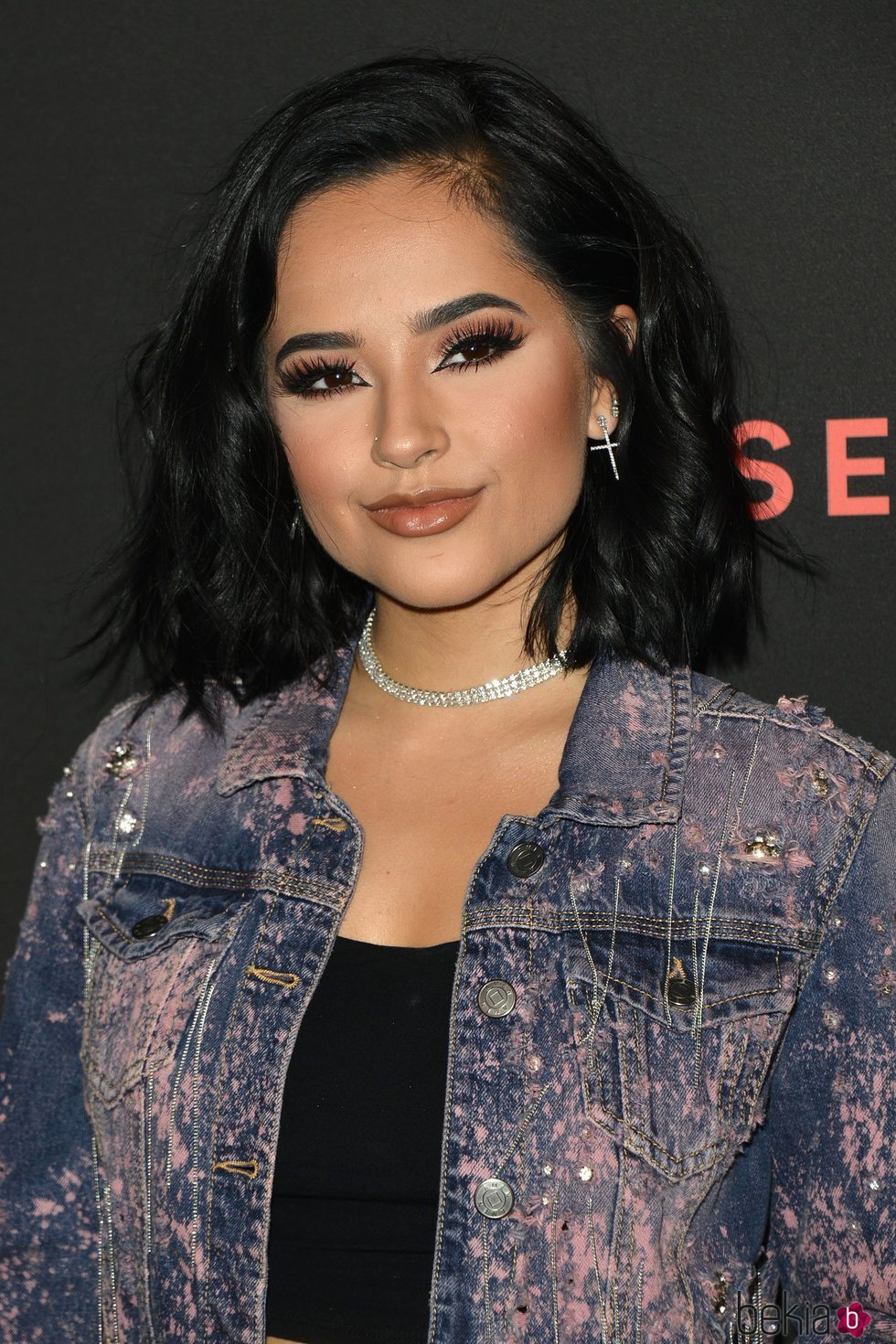 Becky G apuesta por un maqullaje en tonos nude