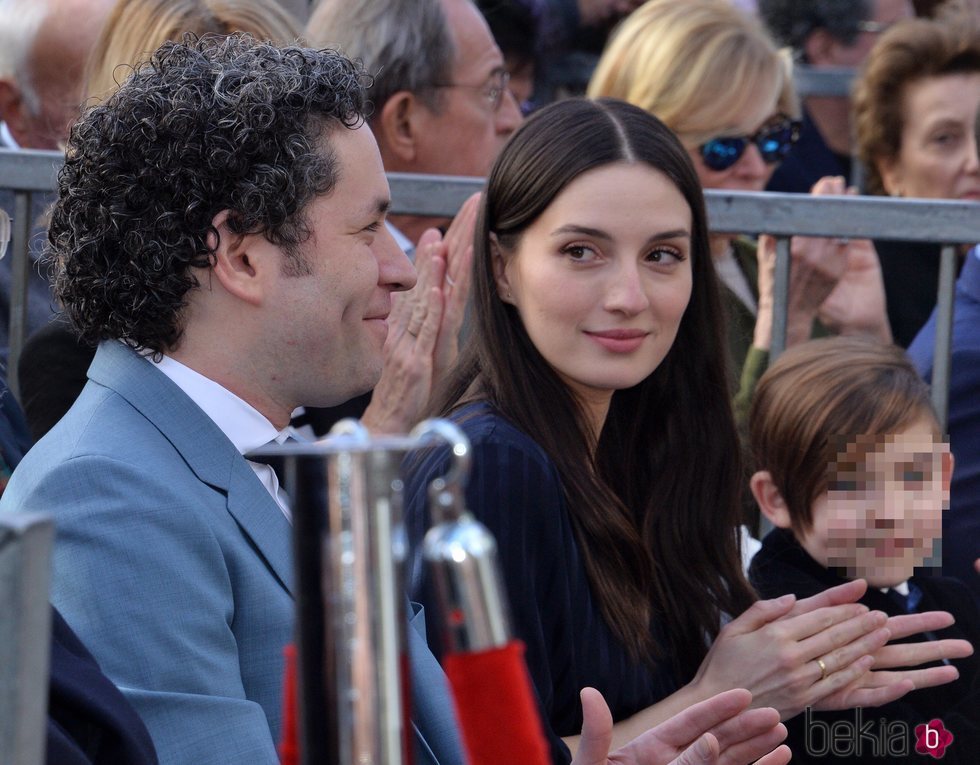 María Valverde sin maquillaje en la ceremonia de entrega de la estrella del Paseo de la Fama a Gustavo Dudamel