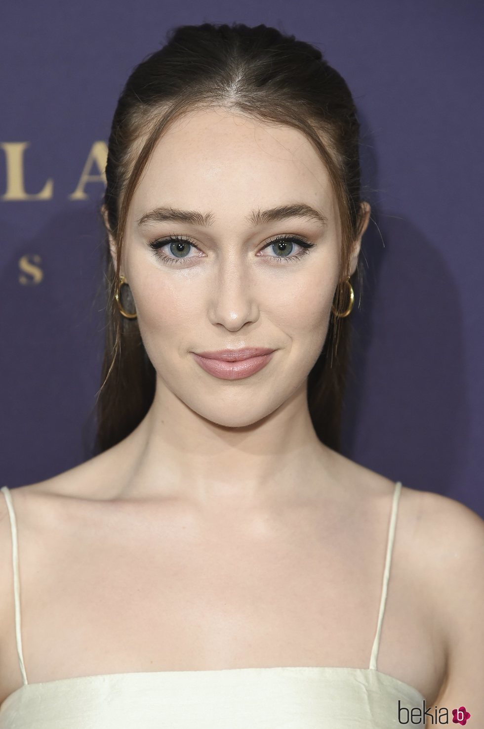 Alycia Debnam con un maquillaje muy natural