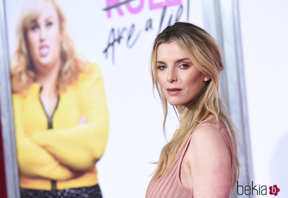 Betty Gilpin en la presentación de la película 'Isn't It Romantic'