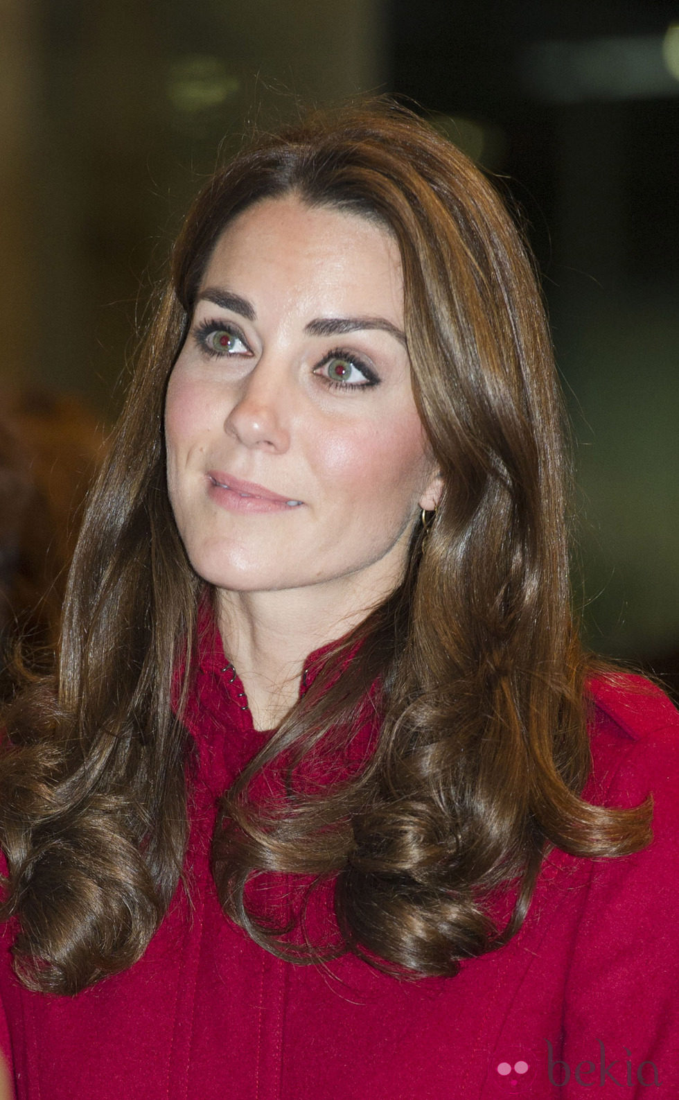 Kate Middleton con maquillaje nude y puntas marcadas