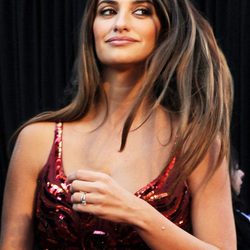 Penélope Cruz con larga melena morena y mechas rubias