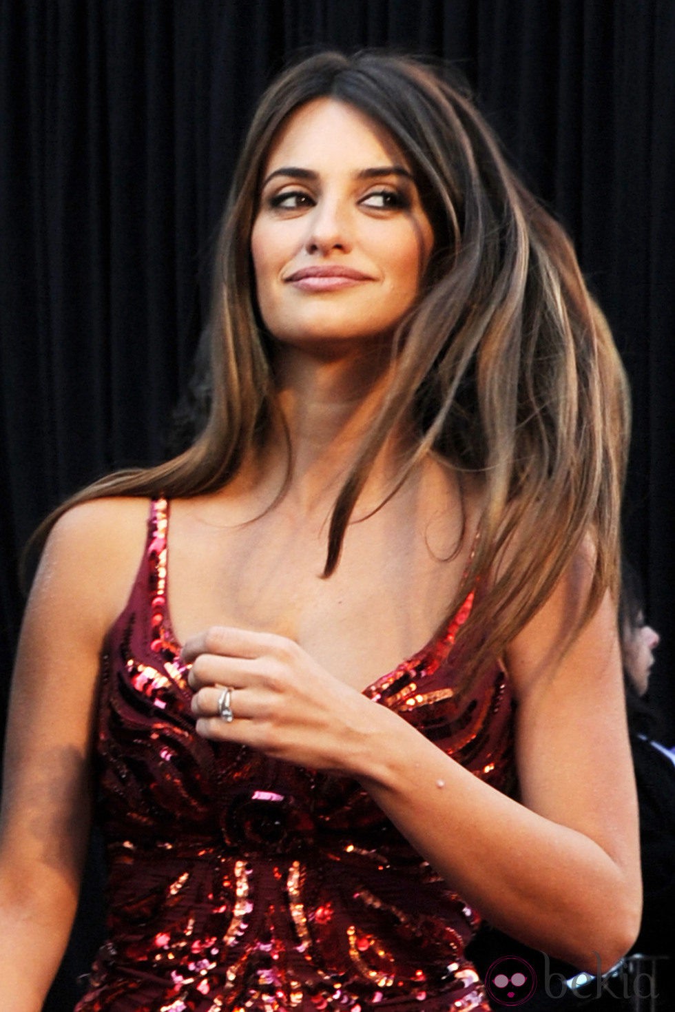 Penélope Cruz con larga melena morena y mechas rubias