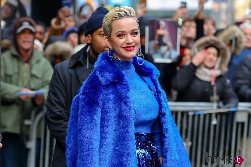 Katy Perry en New York con un maquillaje de colores intensos