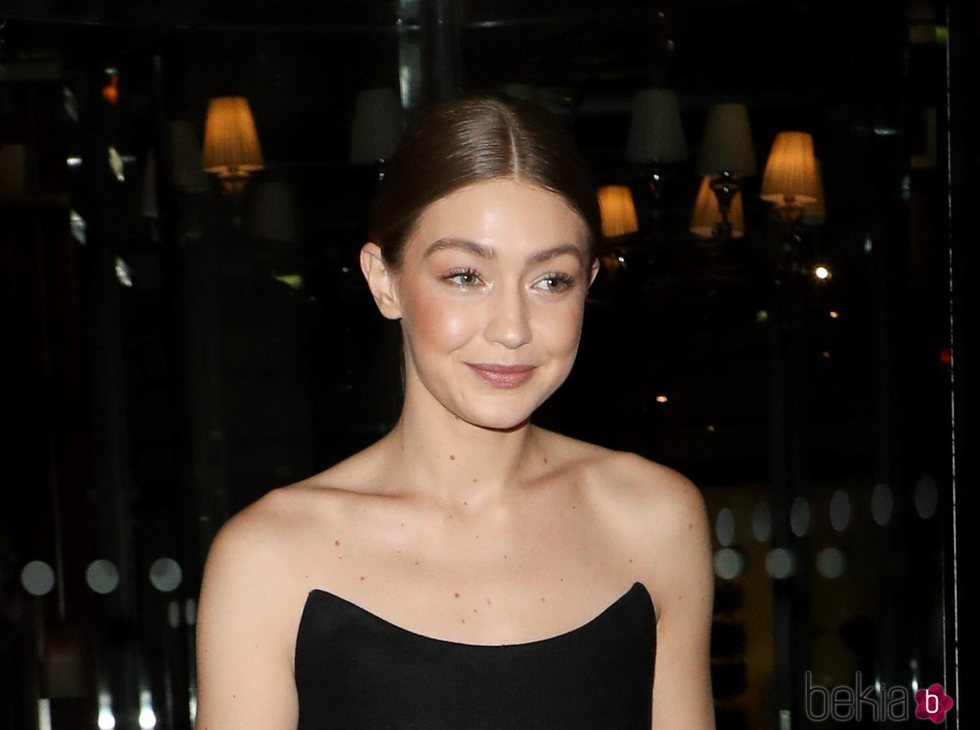 Gigi Hadid con un beauty look muy romántico