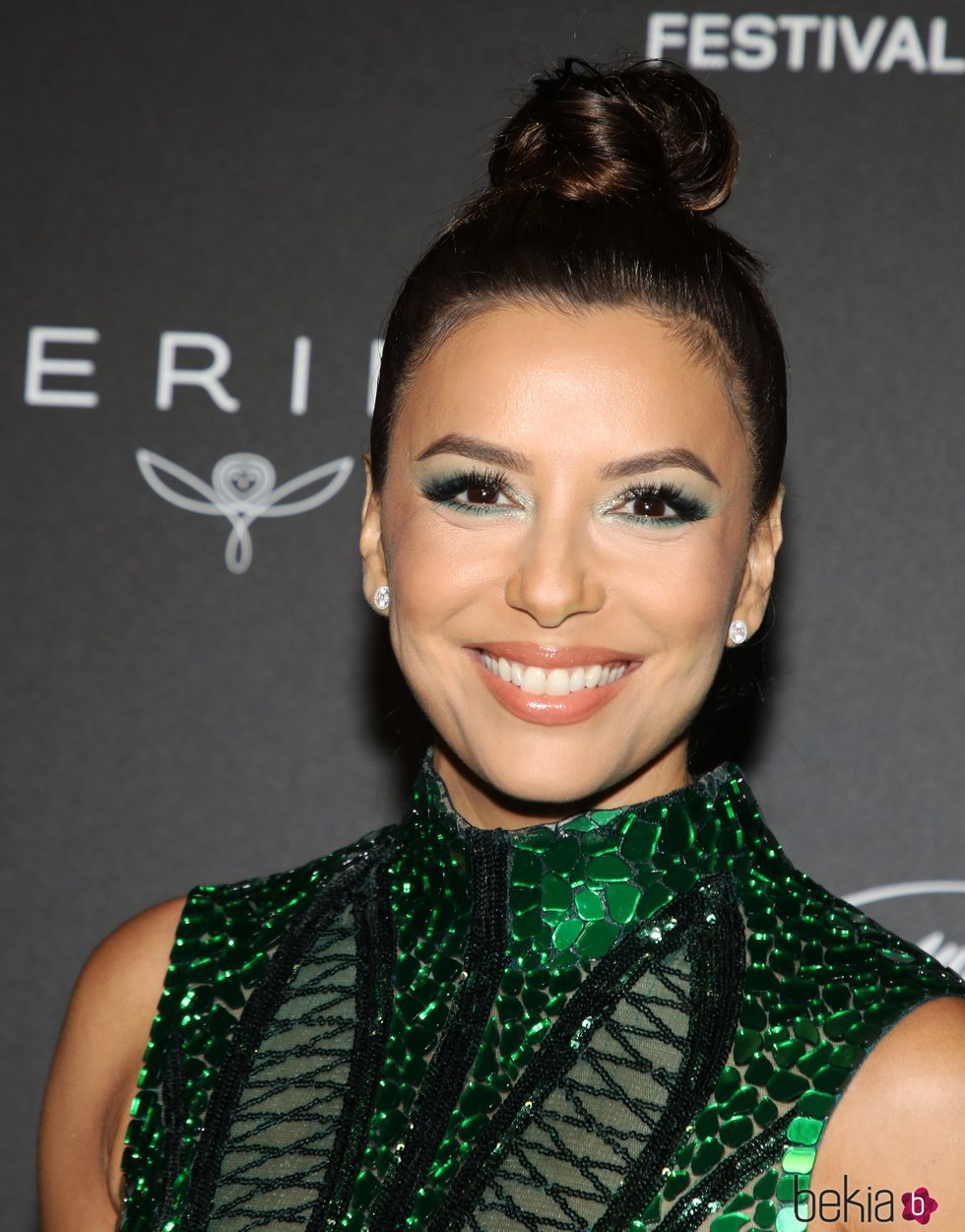 Eva Longoria con moño de bailarina en la fiesta de Kering en Cannes