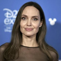 Angelina Jolie radiante en la convención D23 de Disney