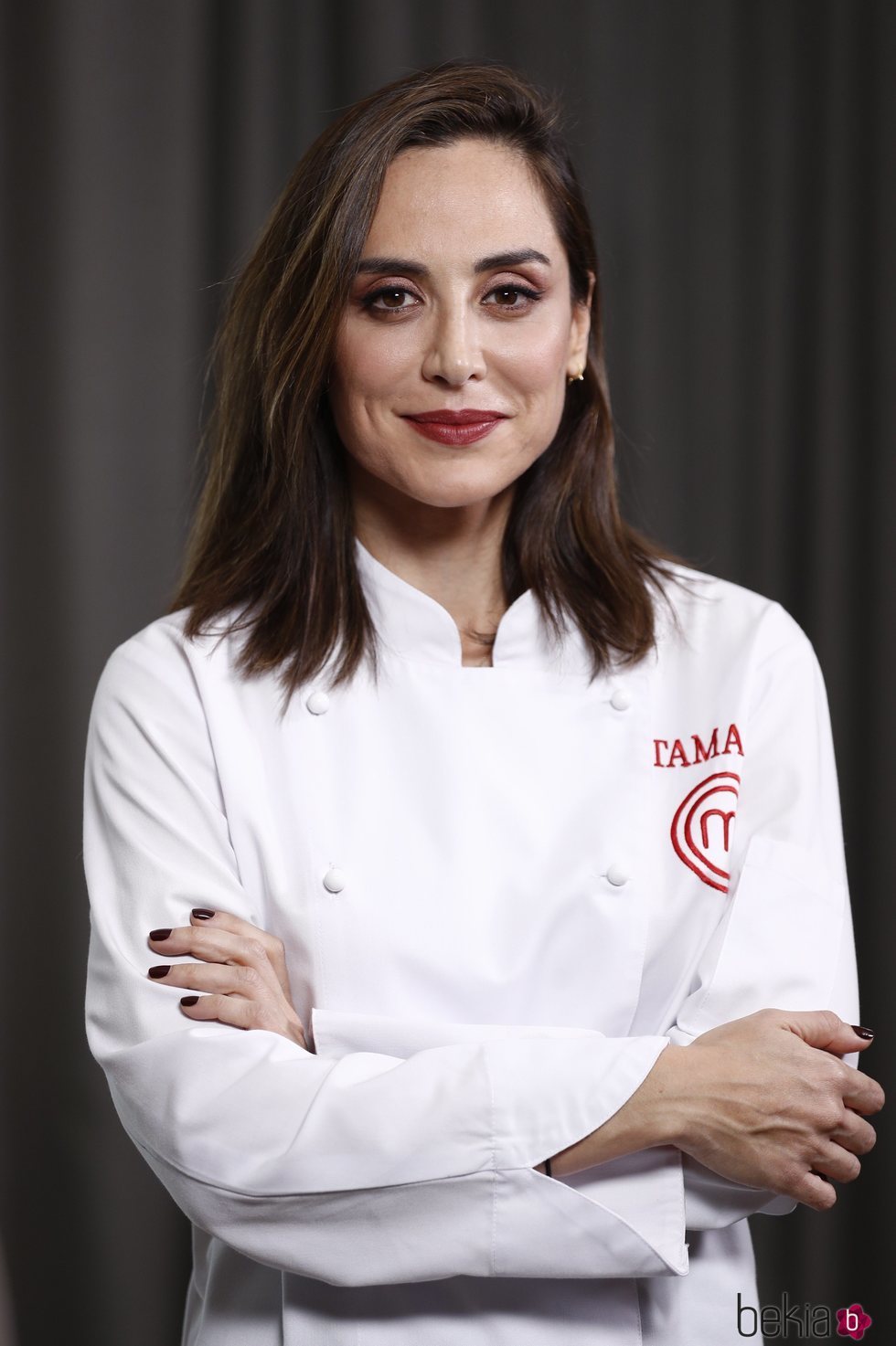 La melena cuidada de Tamara Falcó posando como ganadora de 'Masterchef Celebrity 4'