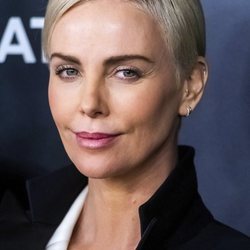 Charlize Theron, natural y estupenda en una proyección de 'Bombshell'