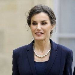 El recogido efecto despeinado de la Reina Letizia