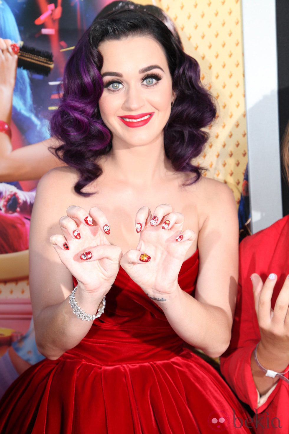 Katy Perry con las uñas decoradas