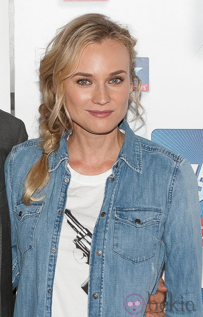 Diane Kruger con el pelo recogido en una trenza despeinada