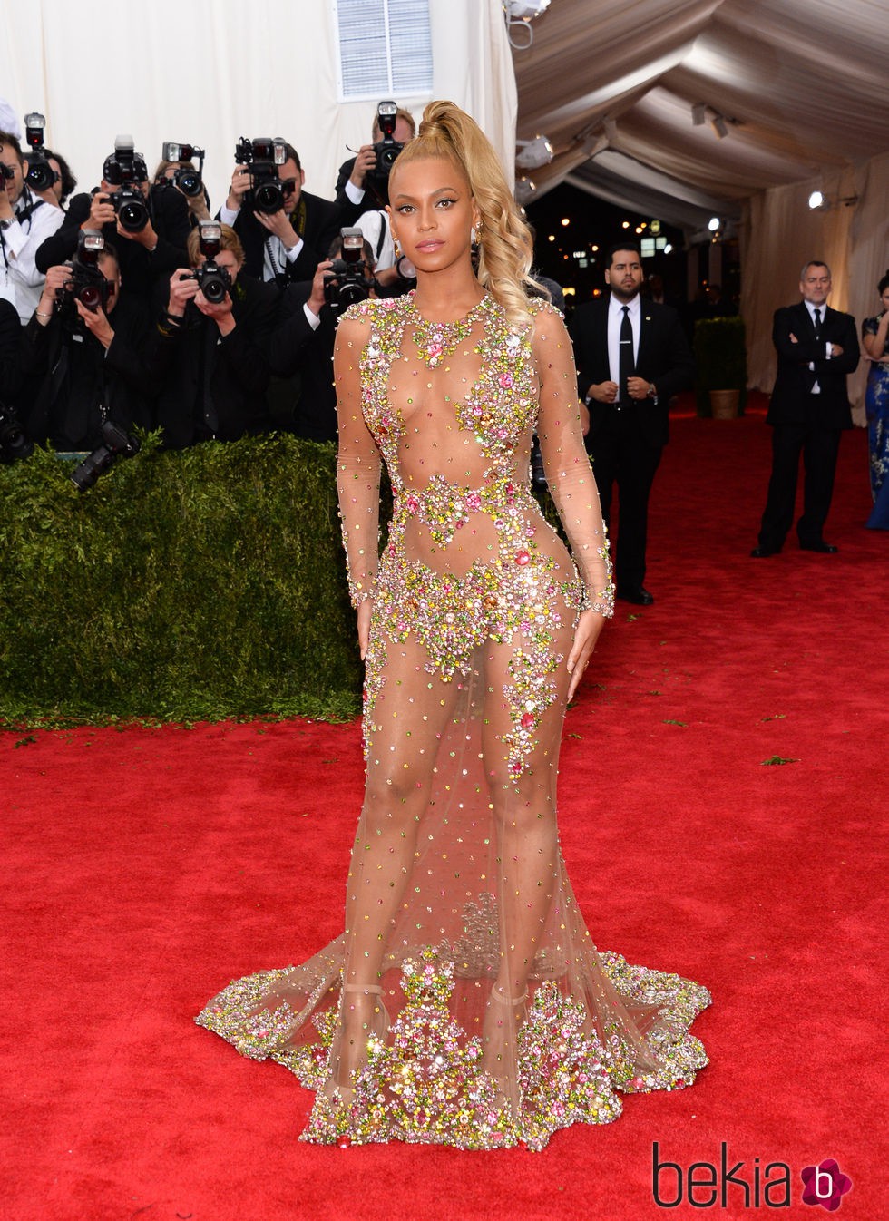 Beyoncé con una coleta alta en la Gala del Met 2015