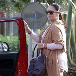 Isabel Pantoja, con coleta y grandes gafas de sol en su vuelta a la cárcel