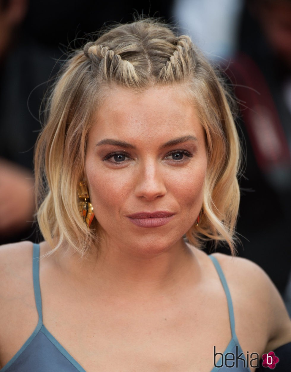 Sienna Miller con bob y trenzas en Cannes en 2015