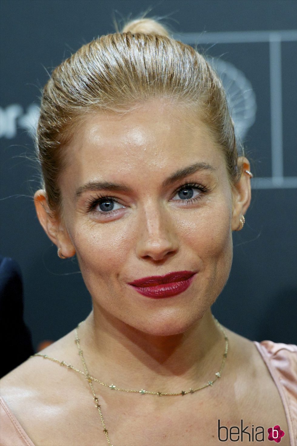 Sienna Miller con moño de bailarina en 2015