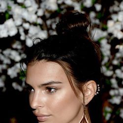 Emily Ratajkowski en el desfile de See-Now-Buy-Now alice + olivia By Stacey Bendet And Neiman Marcus