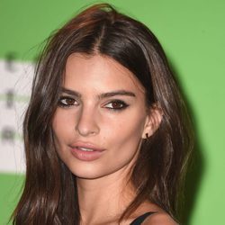 Los mejores peinados y looks de belleza de Emily Ratajkowski