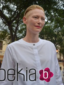 Tilda Swinton en el desfile de Chanel en Cuba