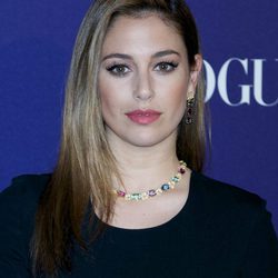 Blanca Suárez con cabello liso y raya ladeada