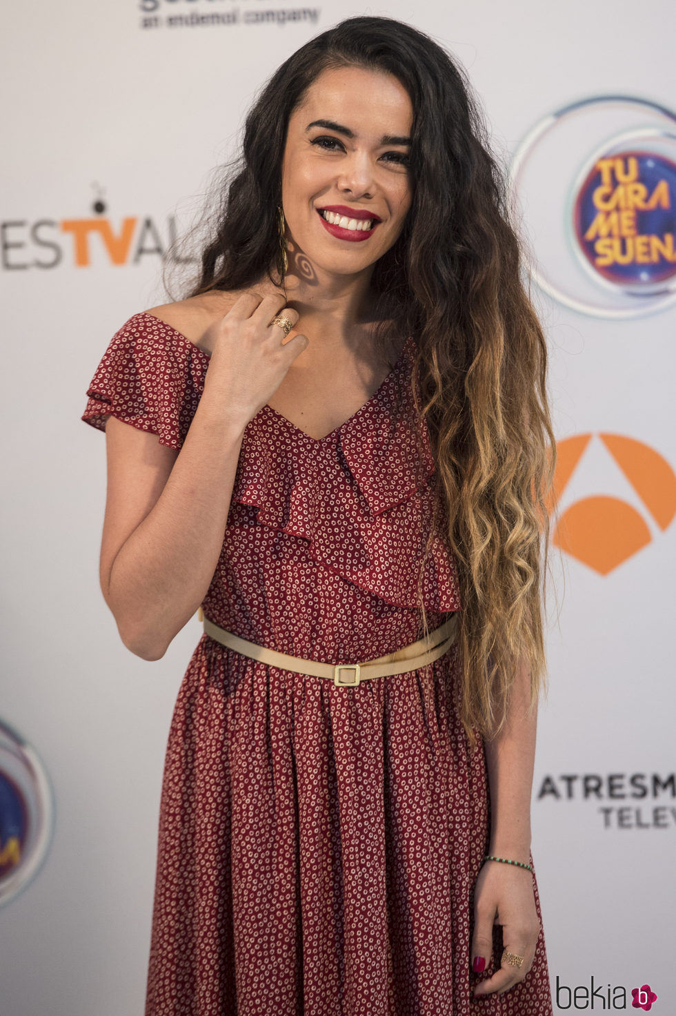 Beatriz Luengo con una melena rizada y ombré