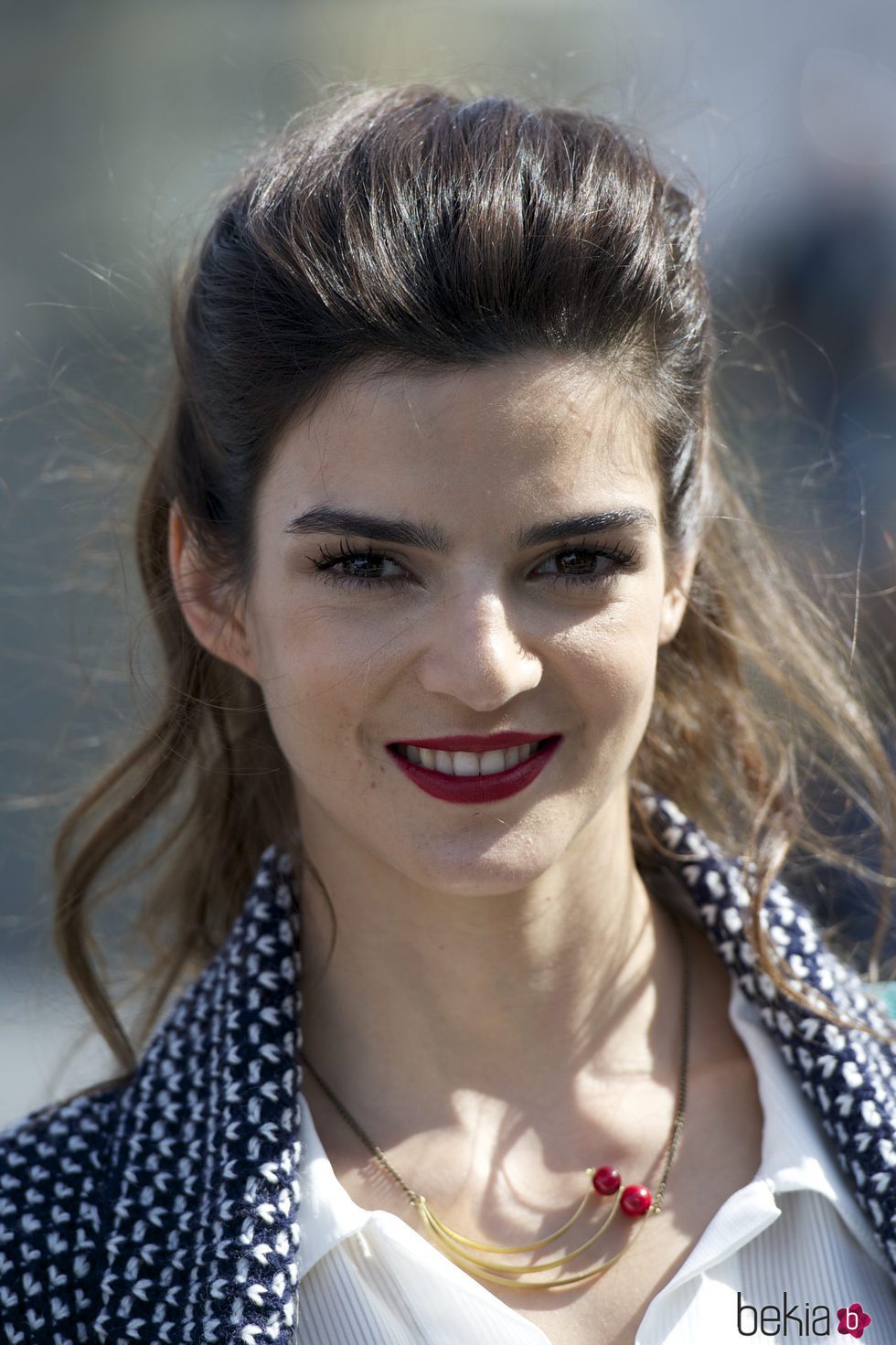 Clara Lago con una coleta ondulada y tupé en la 63 edición del Festival de San Sebastián