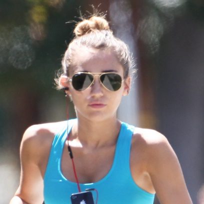 Miley Cyrus muy natural de footing