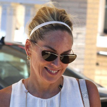 Sharon Stone con un recogido con diadema