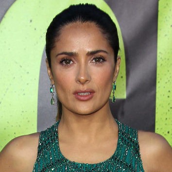 Salma Hayek con maquillaje en tonos tierra