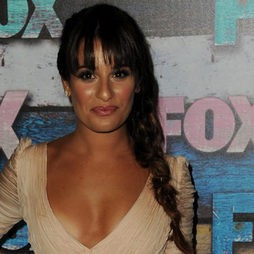 Lea Michele con una trenza semi deshecha