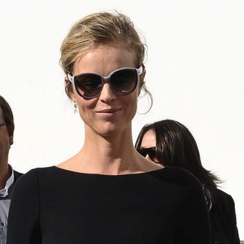 Eva Herzigova sofisticada con gafas