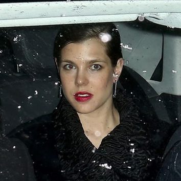 Carlota Casiraghi, rojo pasión para ir de boda