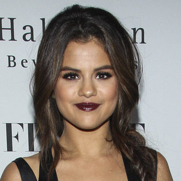 ¿Labios color ciruela? Selena Gomez dice sí