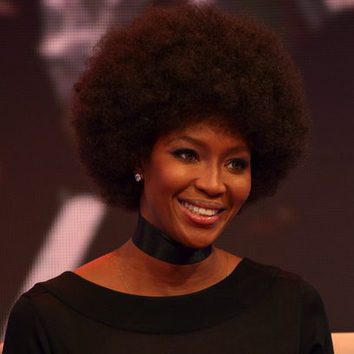 Naomi Campbell saca a relucir su lado afro