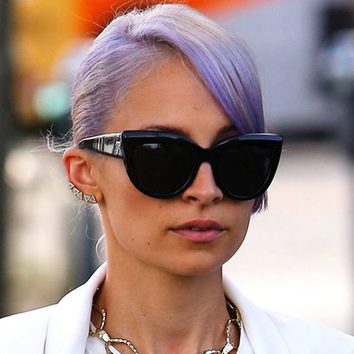 Nicole Richie se atreve con el tinte morado