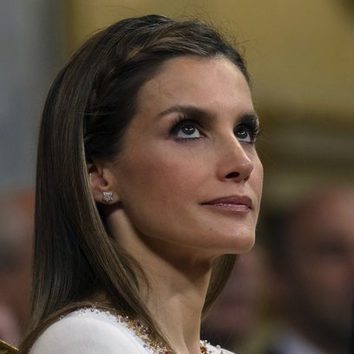 La Reina Letizia apuesta por una discreta trenza