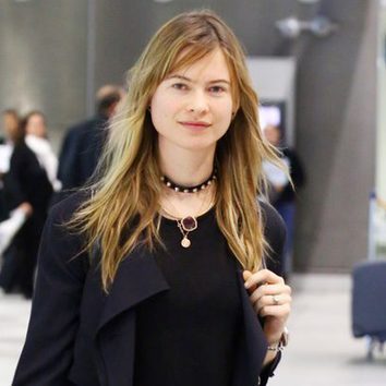 Behati Prinsloo sin una gota de maquillaje