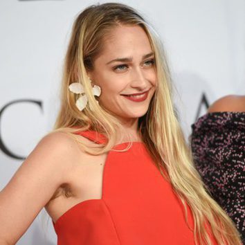 Jemima Kirke, con pelos en las axilas