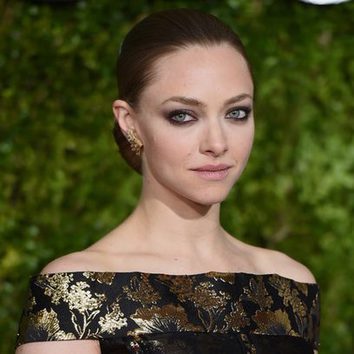 Amanda Seyfried, negro sobre verde