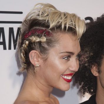 La trenza en relieve de Miley Cyrus