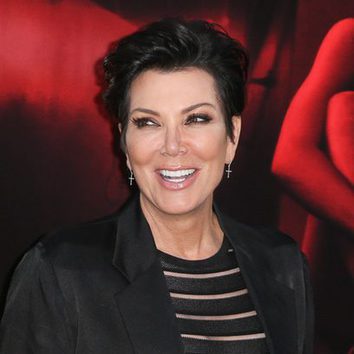 Kris Jenner con tupé despeinado