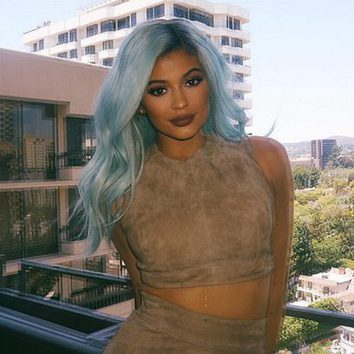 Kylie Jenner apuesta por el azul