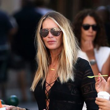 Elle MacPherson olvida el peine