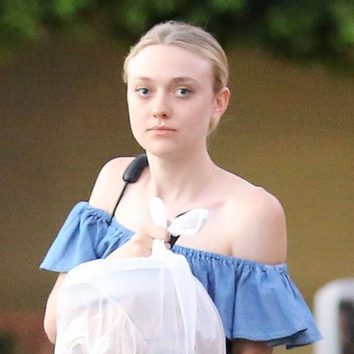 Dakota Fanning con cara de susto