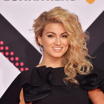 Tori Kelly y su melena ladeada