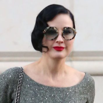 Dita Von Teese deslumbra con su peinado años 20