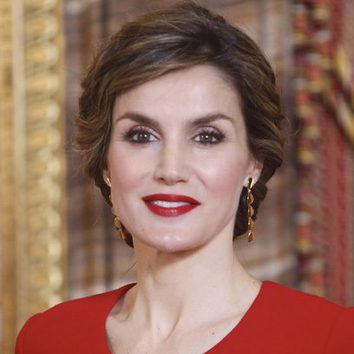 La Reina Letizia con rojo pasión