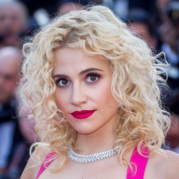 Pixie Lott, irreconocible con el pelo rizado