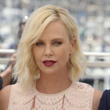 Charlize Theron triunfa con el rouge