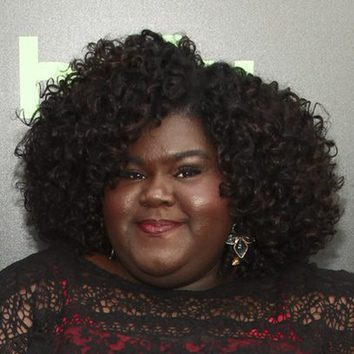 Gabourey Sidibe de rojo pasión